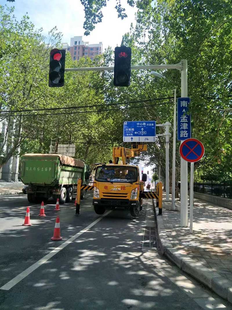交通标志杆 、标志牌
