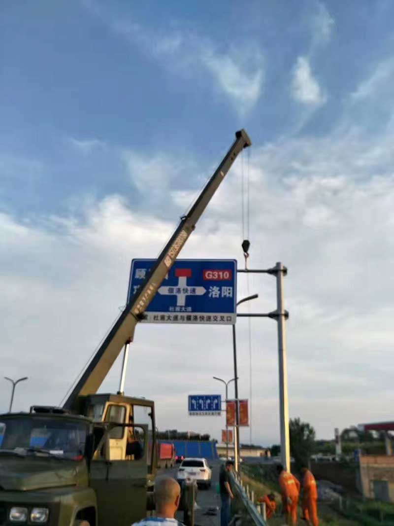 交通标志杆 、标志牌